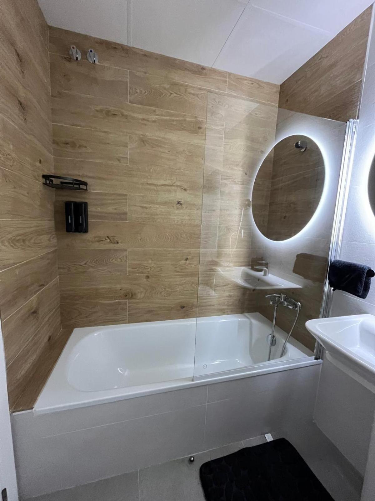Lujo En El Centro Con Parking Privado 2 Apartment *